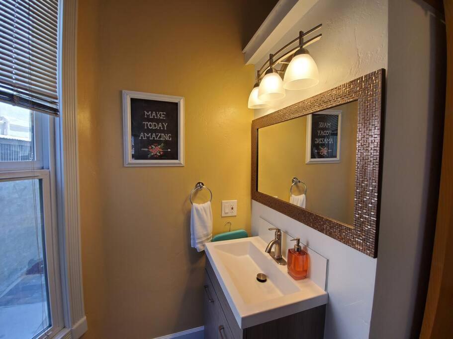 Centrally Located Studio And Cozy Place Perfect For Travelers And Couples! Located In San Diego Downtown! Perfect For Your Quick Getaway! Lägenhet Exteriör bild